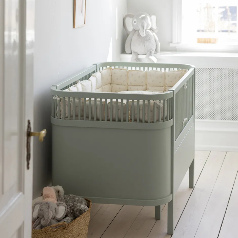 Baby & Jr. seng - mist green - FSC® Børn Tremmesenge