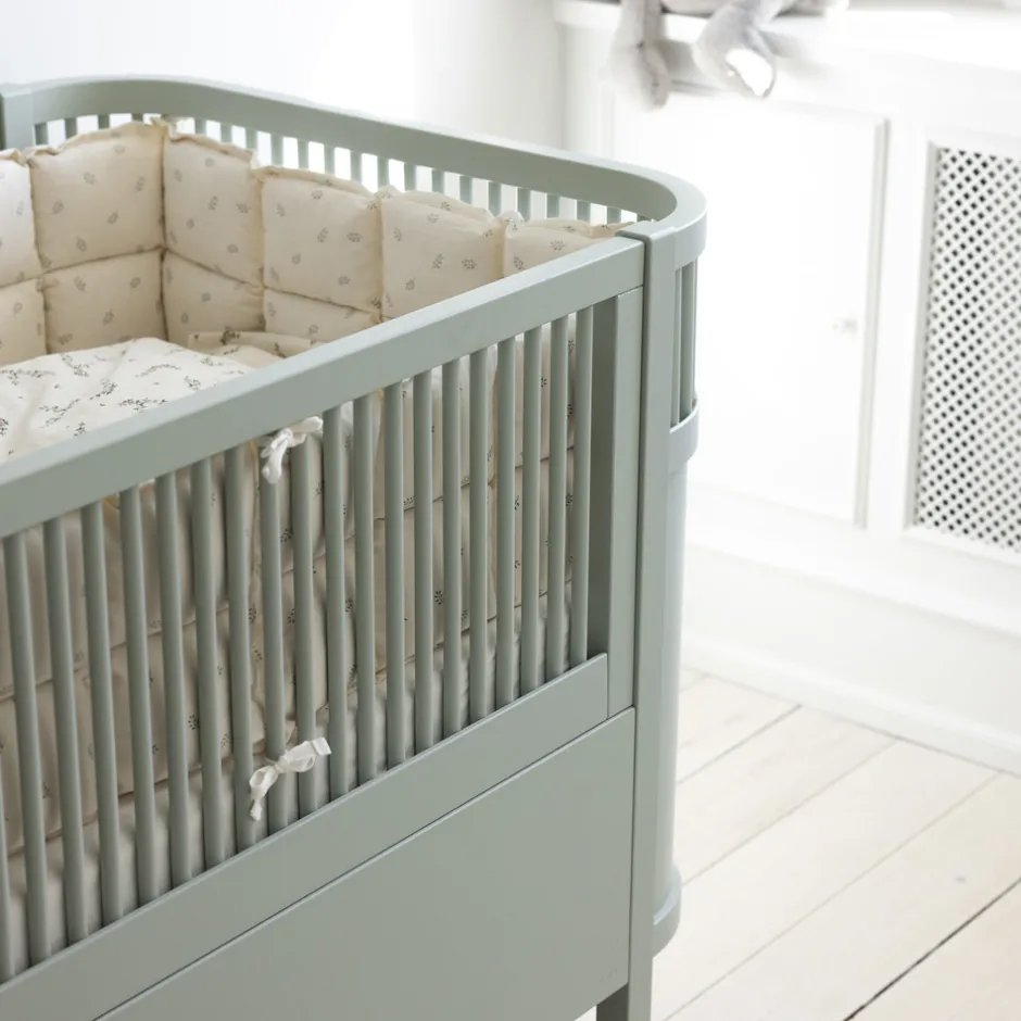Baby & Jr. seng - mist green - FSC® Børn Tremmesenge