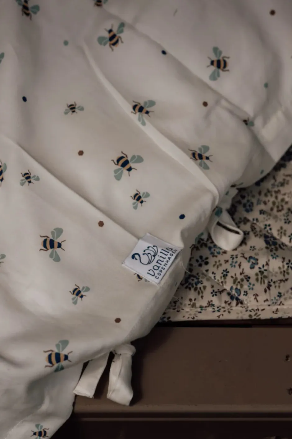 Best Baby sengetøj - Honey Bee Happy Børn Sengetøj