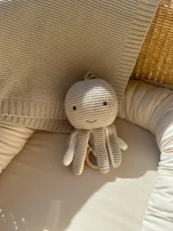 Clearance Bamse med musik – Blæksprutte – Oyster Grey Børn Uroer