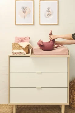 Outlet Karl starterpakke - seng, puslekommode, madras og lagen Børn Pakkeløsninger|Pusleborde