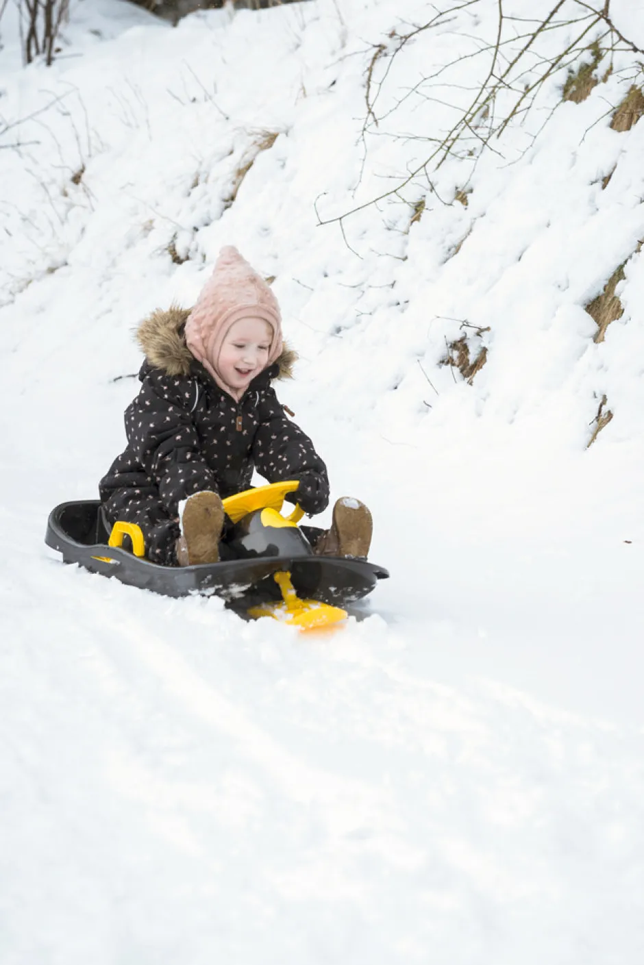Discount Kælk slæde med styr sort 95 cm. Leg I Haven