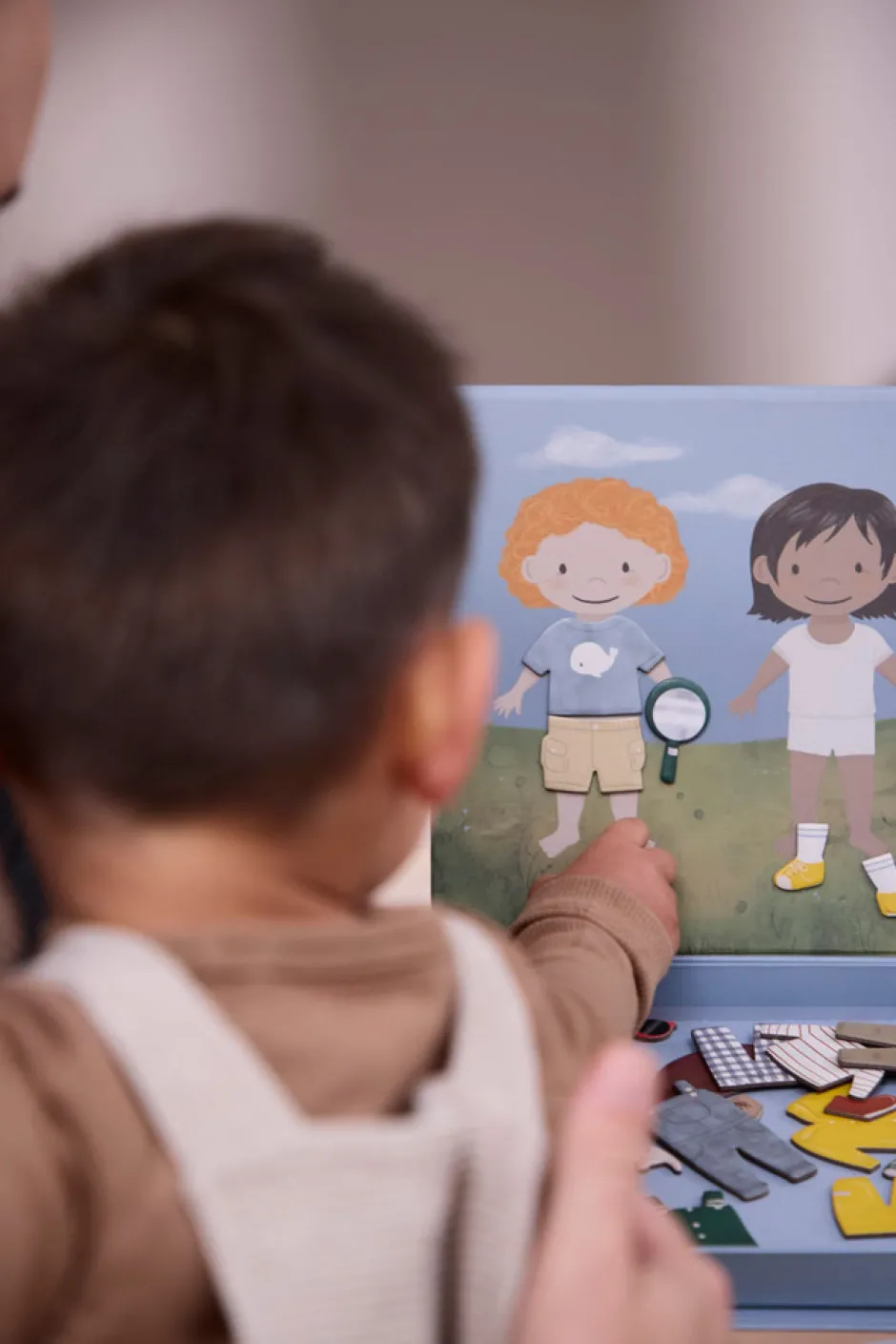 Clearance Magnetisk påklædningsdukke - Klar til dit eventyr Magnetlegesæt