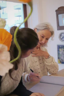 Mormor minder og gemmer Bøger