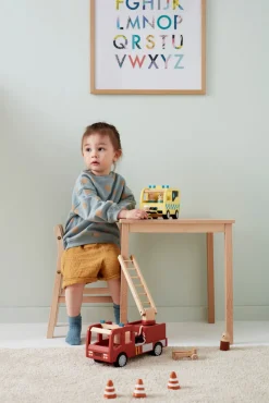 Online Rød Brandbil i træ med 3 brandmænd Legetøjsbiler