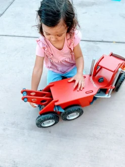 Clearance Ride-on Mack lastbil rød Gåvogne & Aktivitetsborde