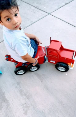 Clearance Ride-on Mack lastbil rød Gåvogne & Aktivitetsborde