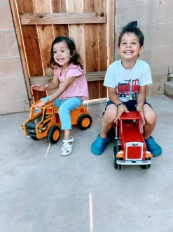 Clearance Ride-on Mack lastbil rød Gåvogne & Aktivitetsborde