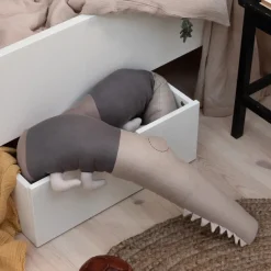 Best Sleepy Croc strikket pude - seabreeze beige Børn Pyntepuder