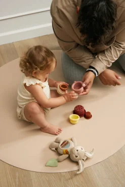 Hot Stoleunderlag i genanvendt PU-læder - warm grey Børn Tilbehør Til Højstole